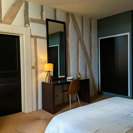 Le Château De Hotel