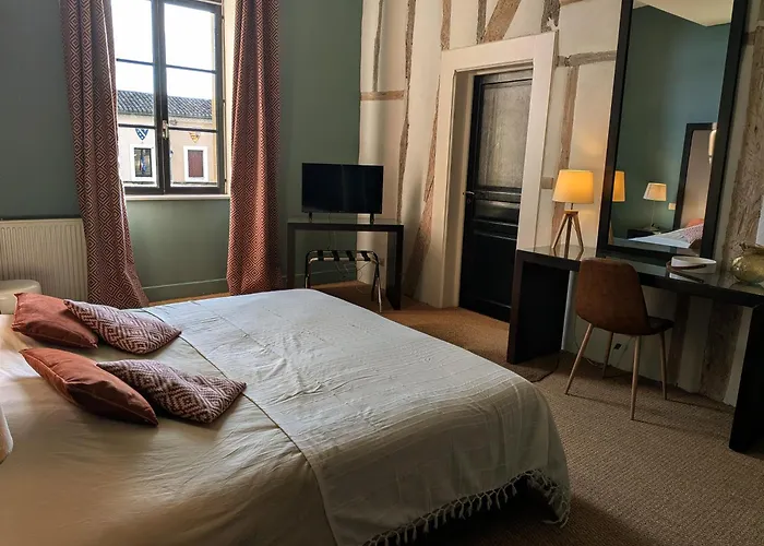 Le Château De * La Pomarède