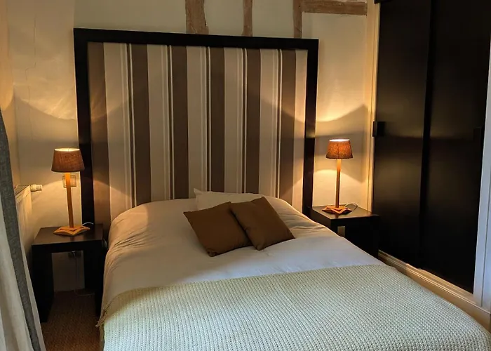 Le Château De La Pomarède